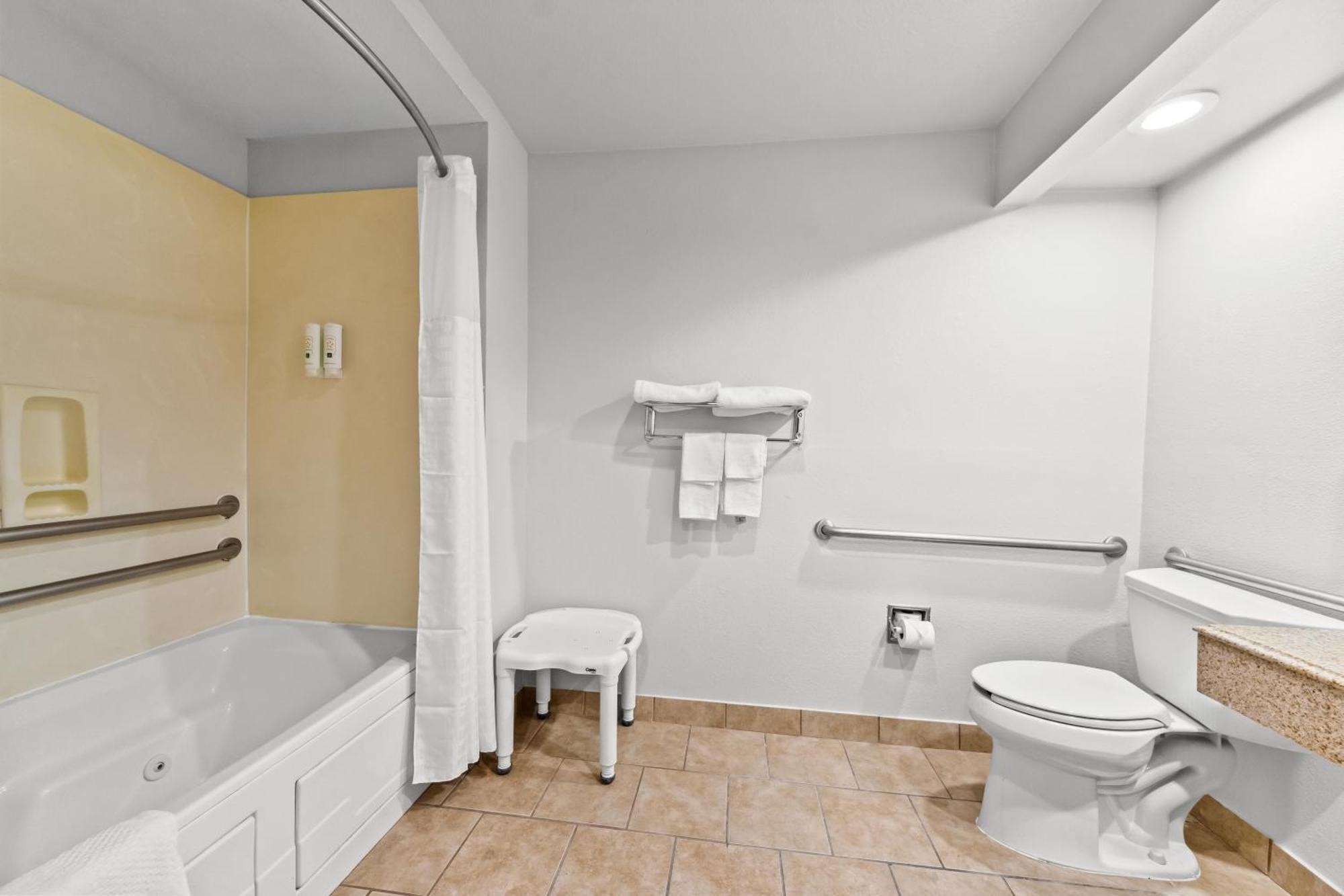 Quality Inn & Suites Airport North - Stone Oak San Antonio Extérieur photo