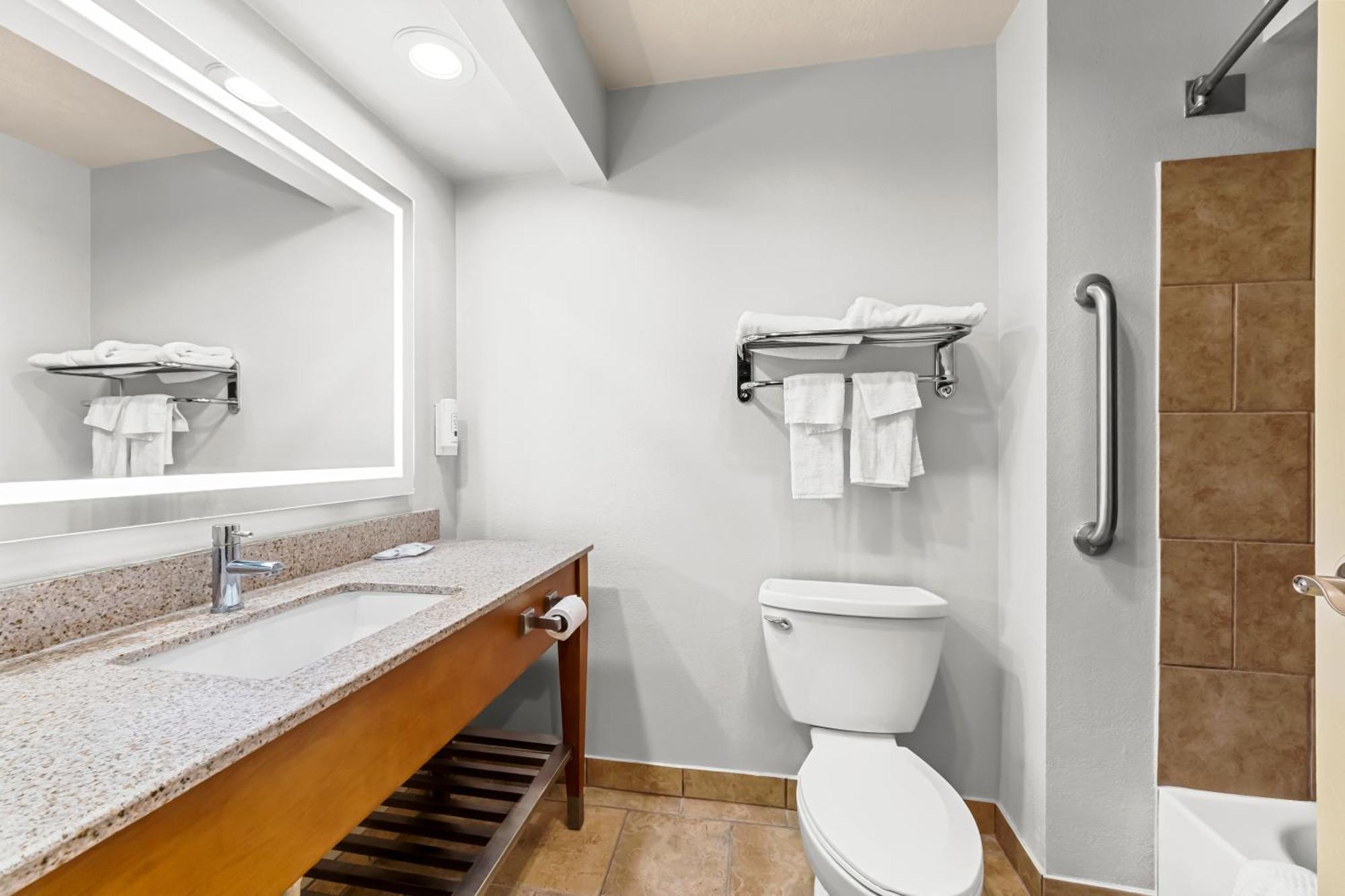 Quality Inn & Suites Airport North - Stone Oak San Antonio Extérieur photo