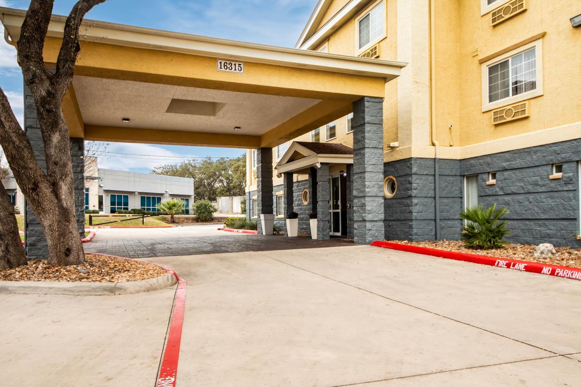 Quality Inn & Suites Airport North - Stone Oak San Antonio Extérieur photo