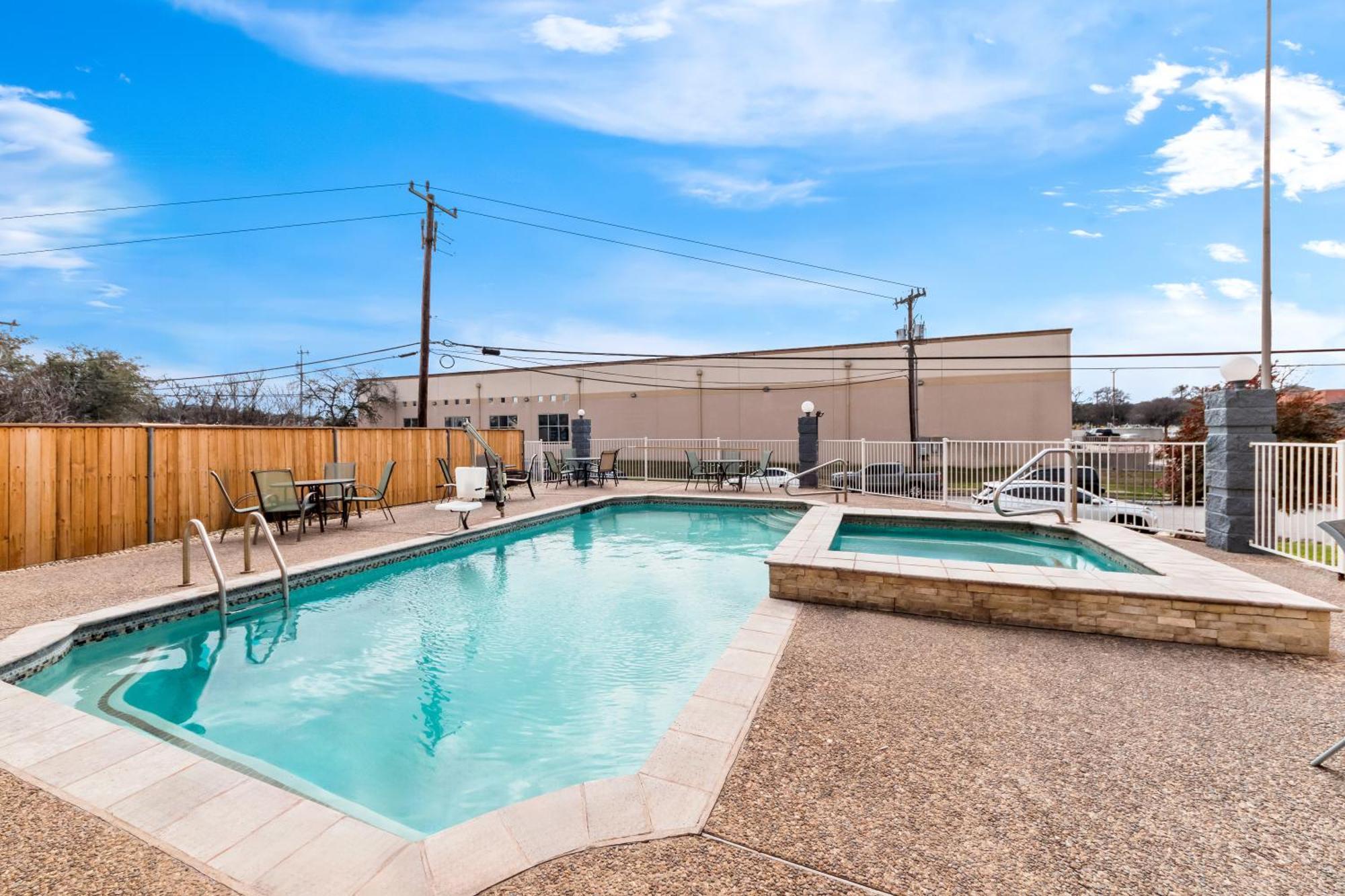 Quality Inn & Suites Airport North - Stone Oak San Antonio Extérieur photo